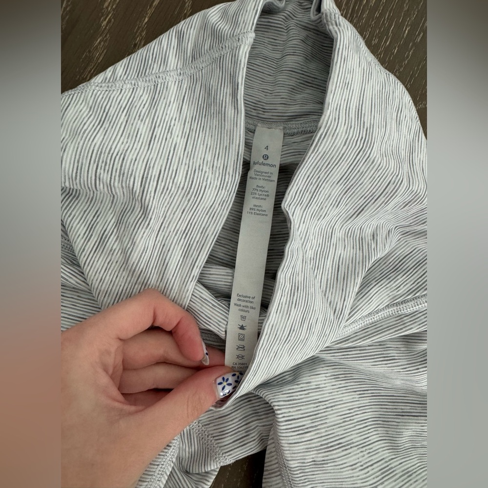 Lululemon - Train Times 7/8 Pants - Size 4 - Picture 11 of 12